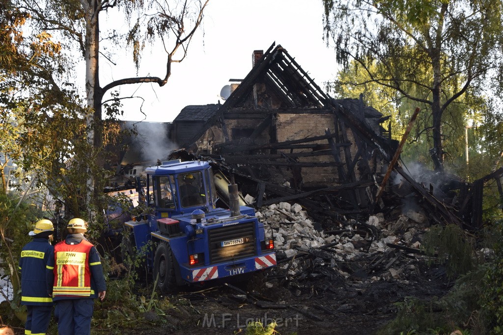 Grossfeuer Einfamilienhaus Siegburg Muehlengrabenstr P1046.JPG - Miklos Laubert